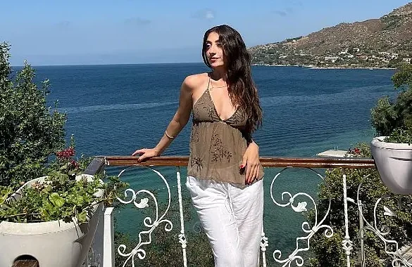 Melisa Eren’den enerjik ve duygusal bir buluşma: Kolaylıklar Diliyorum