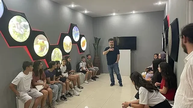 Minik kaşifler Bornova’da bilimin izinde