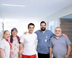 Motor kazası sonrası yatağa bağımlı kalır dendi, yürüyerek taburcu oldu