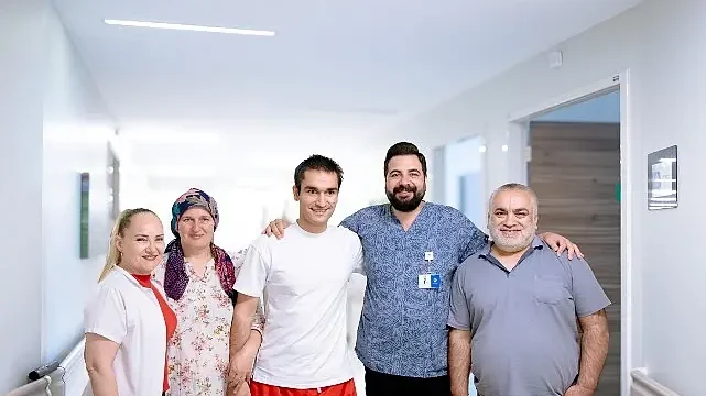 Motor kazası sonrası yatağa bağımlı kalır dendi, yürüyerek taburcu oldu
