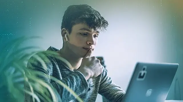 Teknolojiyle büyüyen nesil dijital tehditleri ne kadar dikkate alıyor?