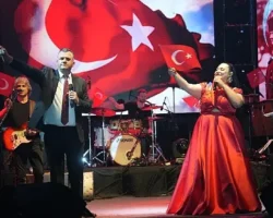Tuğçe Kandemir Saray’ı salladı