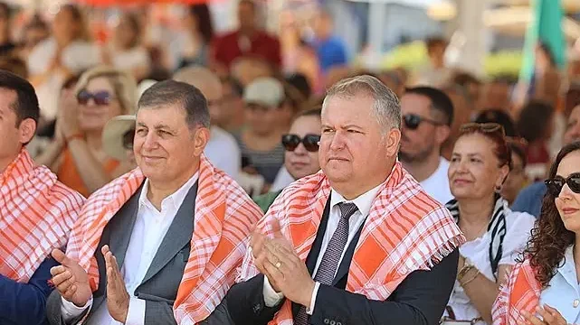 Urla’nın 2 bin 600 yıllık Bağ Bozumu Şenliği başladı