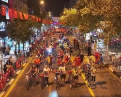 Zafer Bayramı Coşkusu Fener Alayı ile Taçlandı