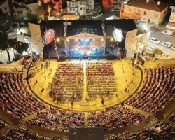 Çeşme Festivali’nde ilk gün coşkusu