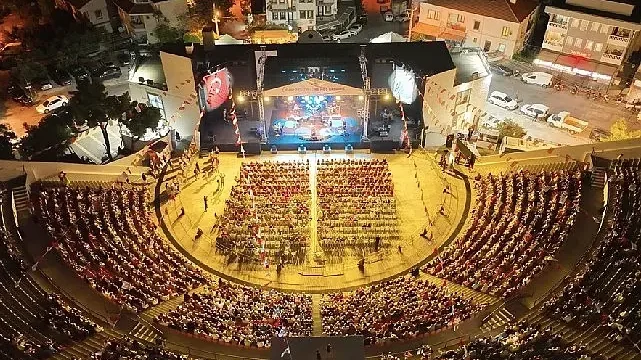 Çeşme Festivali’nde ilk gün coşkusu