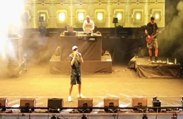 Ceza, İzmir’den barış mesajı verdi