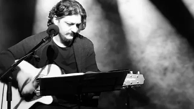 Emre Çakmakoğlu’ndan yeni tekli: Tam da Yeri