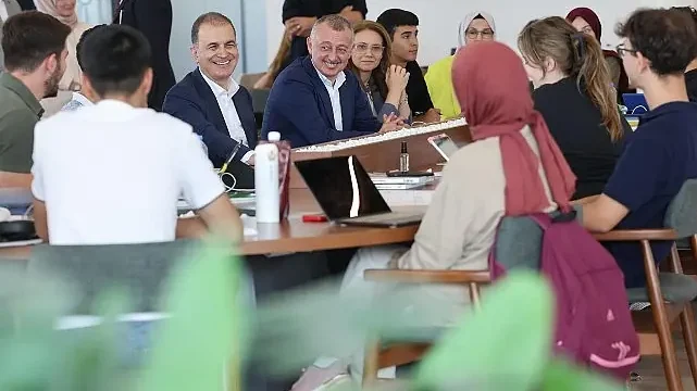 Ömer Çelik, Taze’ye gitti Milli İrade’yi çok beğendi