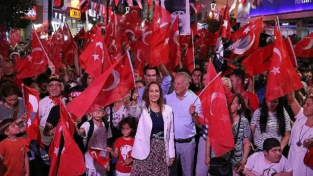 Yılmaz Özdil ve Korcan Karar Karşıyaka’da!