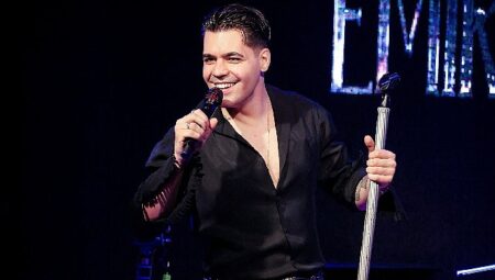 Emir Can İğrek’ten Konserde Sürpriz