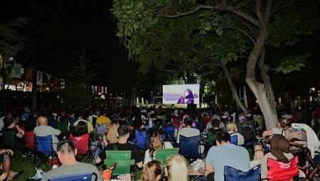 Açık Hava Sinema Geceleri Manisalılara Nostalji Rüzgârı Estiriyor