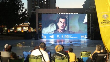 Konya Büyükşehir’in “Sinema Akşamları” Konyalıları Açık Havada Buluşturuyor