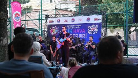 Parklarda konser coşkusu devam ediyor