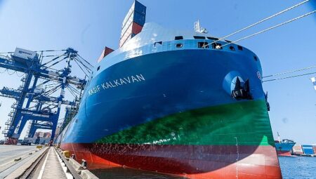 Türkiye’nin ilk ve en büyük LNG’li konteyner gemilerinden Kaşif Kalkavan, ilk uğrağını Marport’ta gerçekleştirdi
