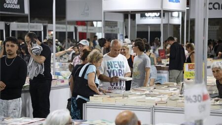 8. Edremit Kitap Fuarı Kitapseverlere kapılarını açtı