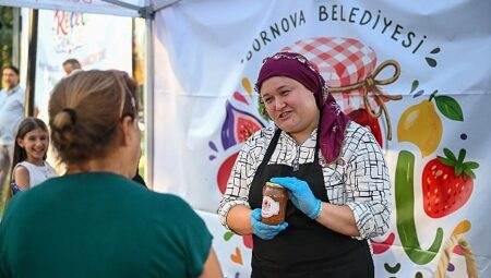 Bornova’da doğal lezzetler halkla buluşuyor