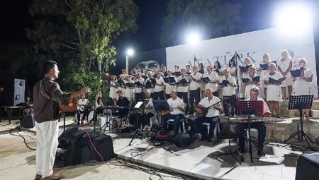 Didim Belediyesi Halk Müziği Korosu konserine yoğun ilgi