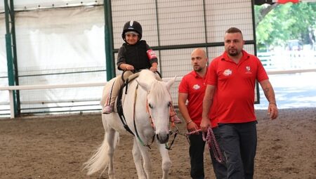 İBB Çocuklar İçin Binicilik Etkinlikleri Başlattı