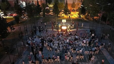 “Karagöz’ün Salıncağı” İlk Gösteriminde Çocuklar Ve Aileler Buluştu