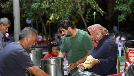 Kartepe’de Yaz Akşamları Açık Hava Sinemasıyla Renkleniyor