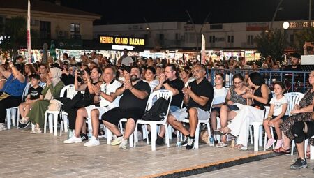 Kemer Belediyesi Cumhuriyet Orkestrası sahne aldı