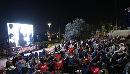 Küçükçekmece’de Açık Hava Sinema Günleri “Neşeli Günler” ile Başladı