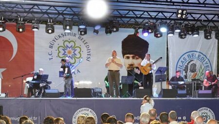 Milas Belediyesi Popüler Müzik Orkestrası ‘Mylasa Band’ Ören’de Unutulmaz Bir Konser Verdi