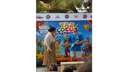 Yaz çocuk tiyatroları iki ayrı oyunla çocukları buluşturdu