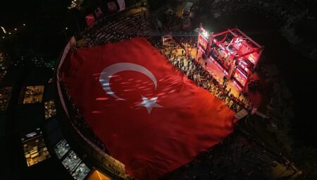 Zafer Bayramı Bayrampaşa’da coşkuyla kutlandı